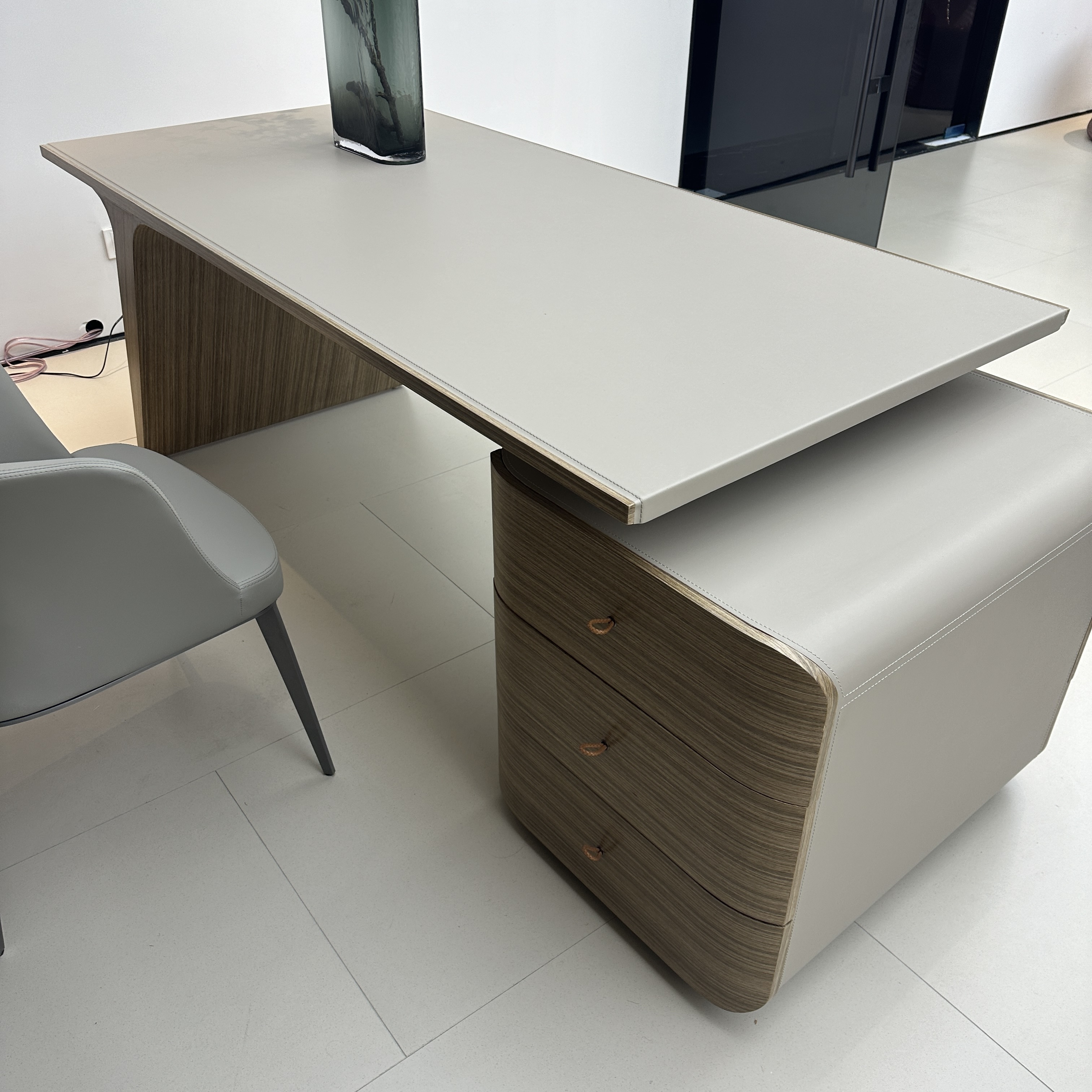 ！@High Quality Office Desk and - مراجعة Office Furniture Manufacturers وسعره